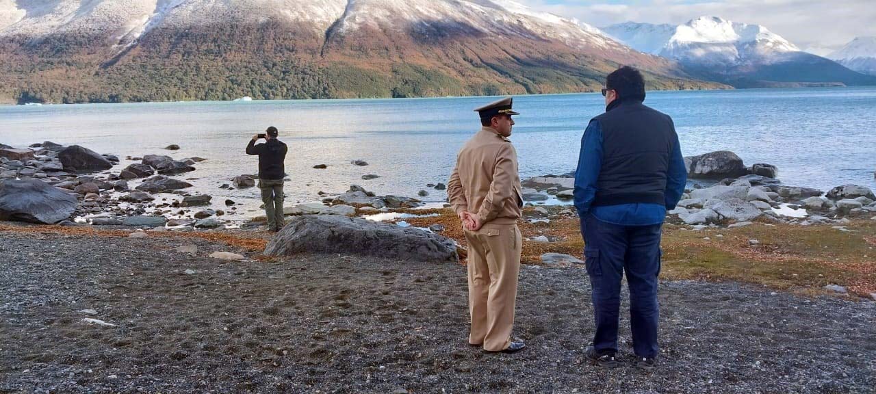 Inspeccionan presunto derrame de hidrocarburos en el Lago Argentino