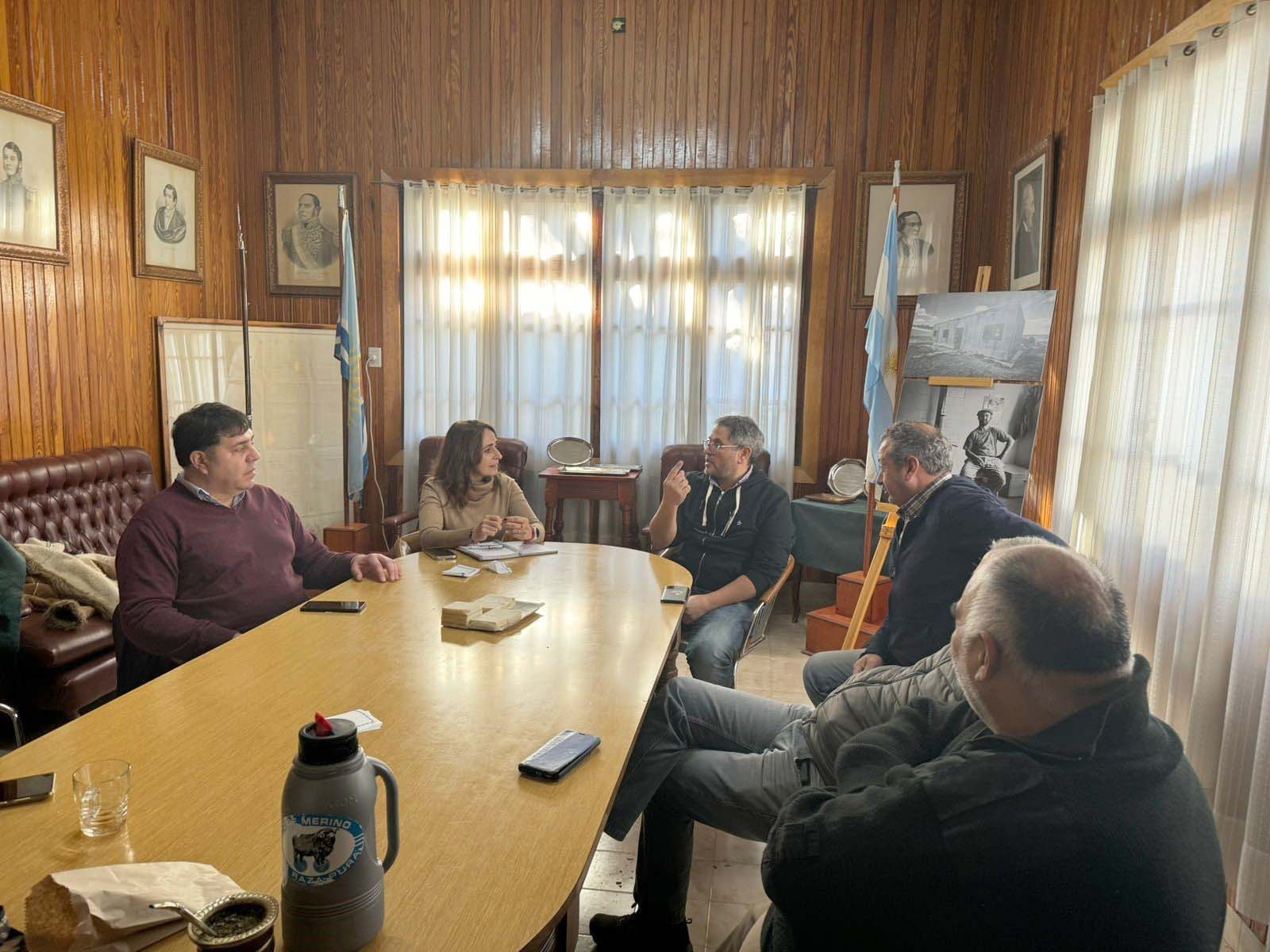 Autoridades de la provincia se reunieron con referentes de la Sociedad Rural de Puerto Deseado