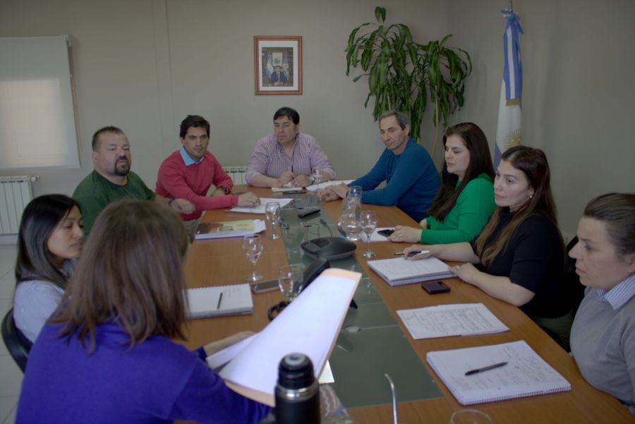 El Gobierno Provincial planifica el fortalecimiento del valle productivo de Lago Posadas