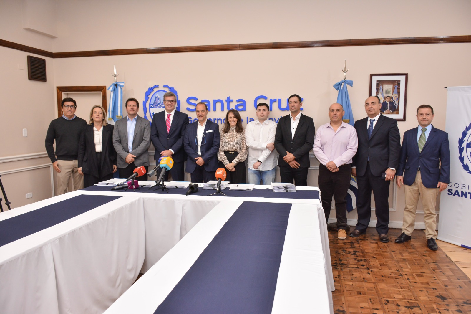 Empresas petroleras ratificaron su compromiso con la inversión y el empleo tras la firma de contratos en Santa Cruz
