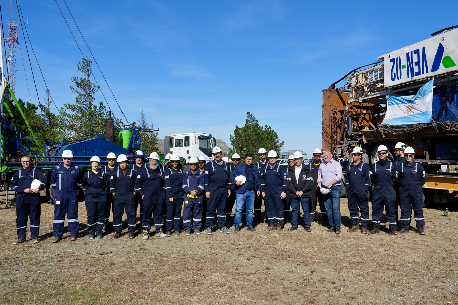 Claudio Vidal visitó la planta Chimen Aike y destacó la incorporación de nuevo equipo de pulling para reactivar la Cuenca Austral